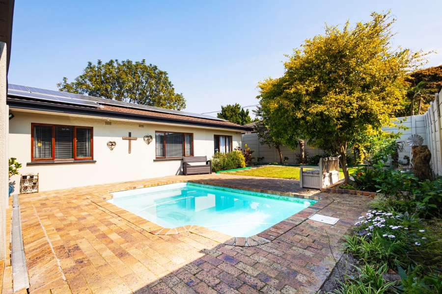 4 Bedroom Property for Sale in Stellenridge Western Cape